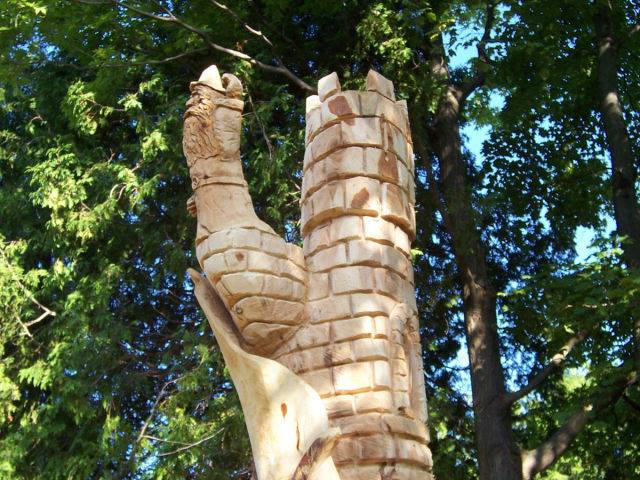 what one smart person created with a chainsaw..!!