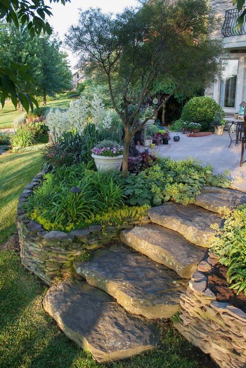 Make your #garden entrance beautiful with stone stairs..!!