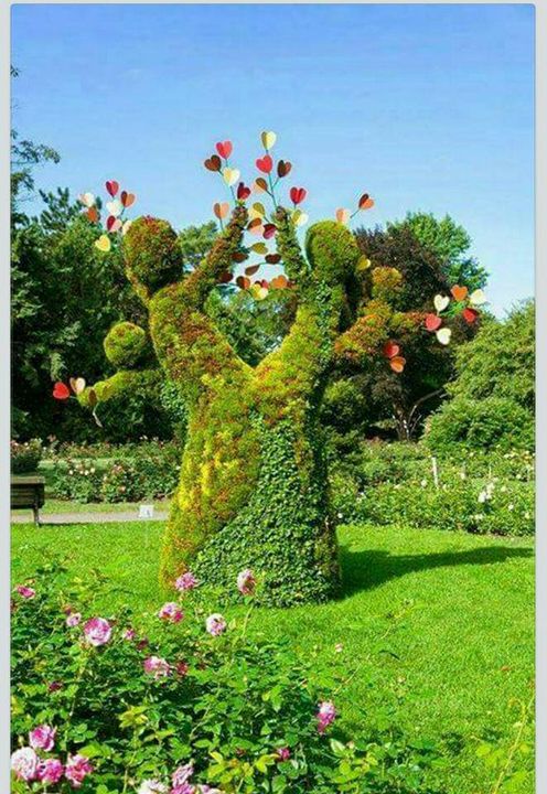 Lovely garden #sculpture 💜