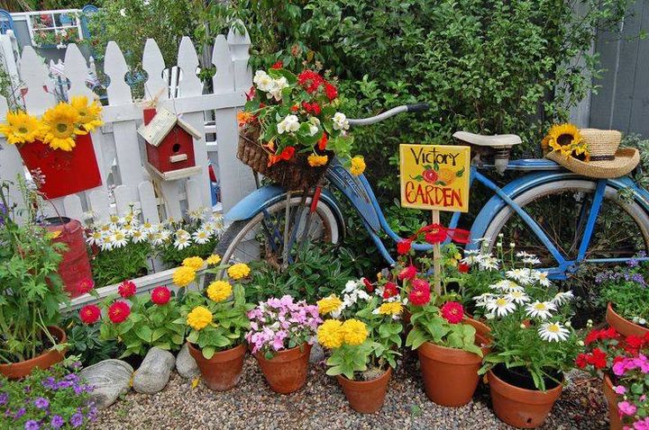 astonishing blue bicycle- garden decorating ideas